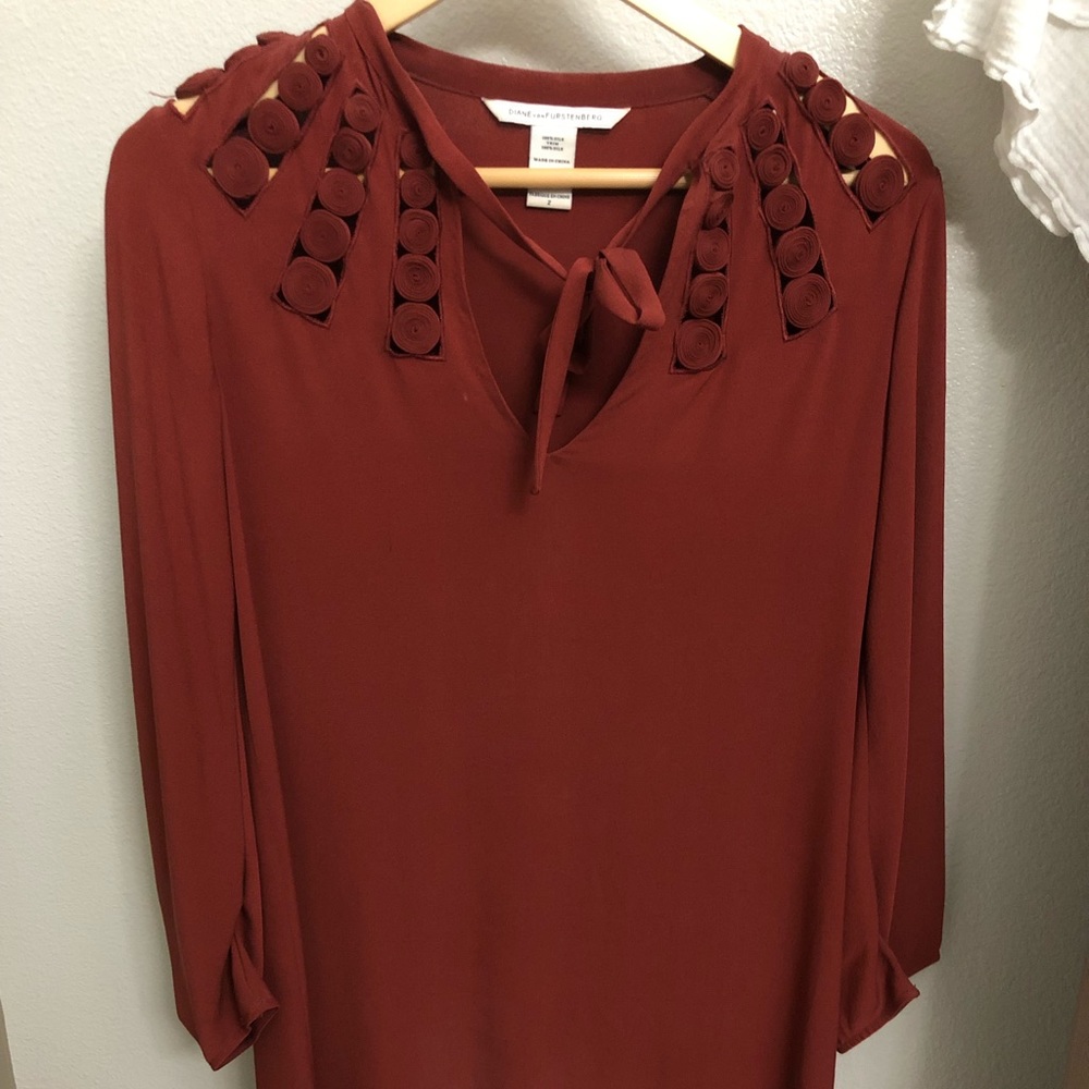 Diane Von Furstenberg 100% silk dress size 2